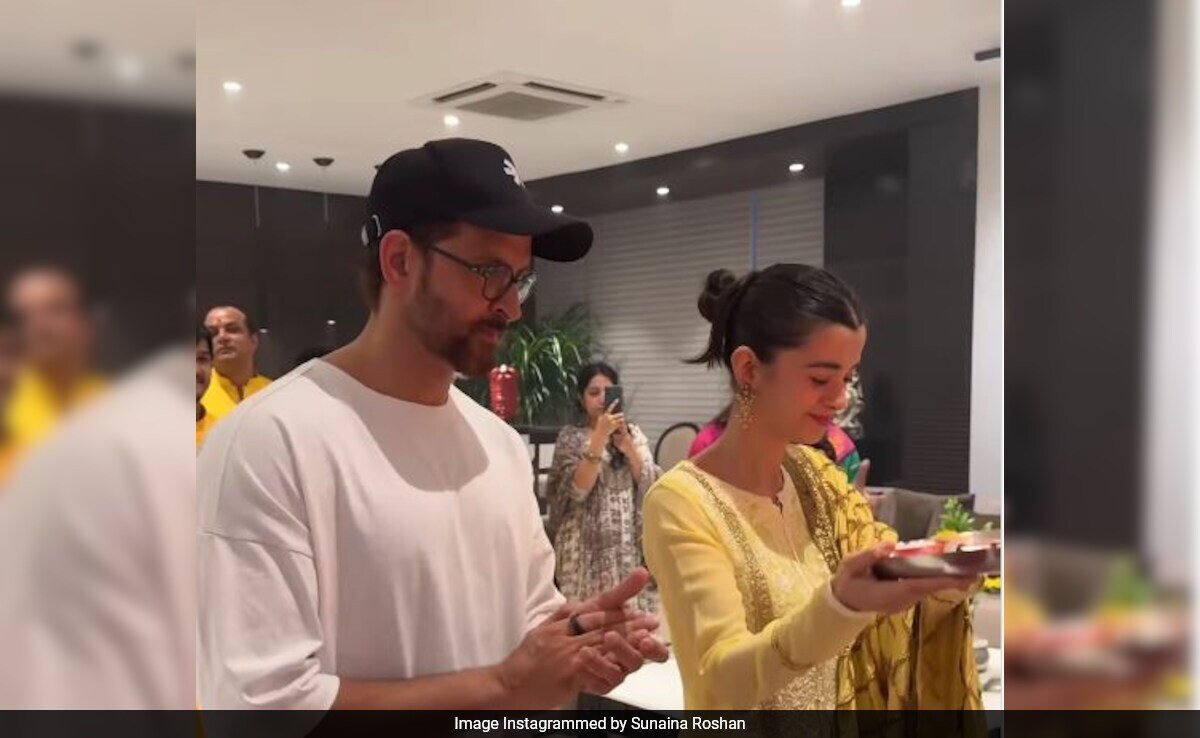 Watch: Hrithik Roshan And Saba Azad Perform Arti At Ganesh Visarjan