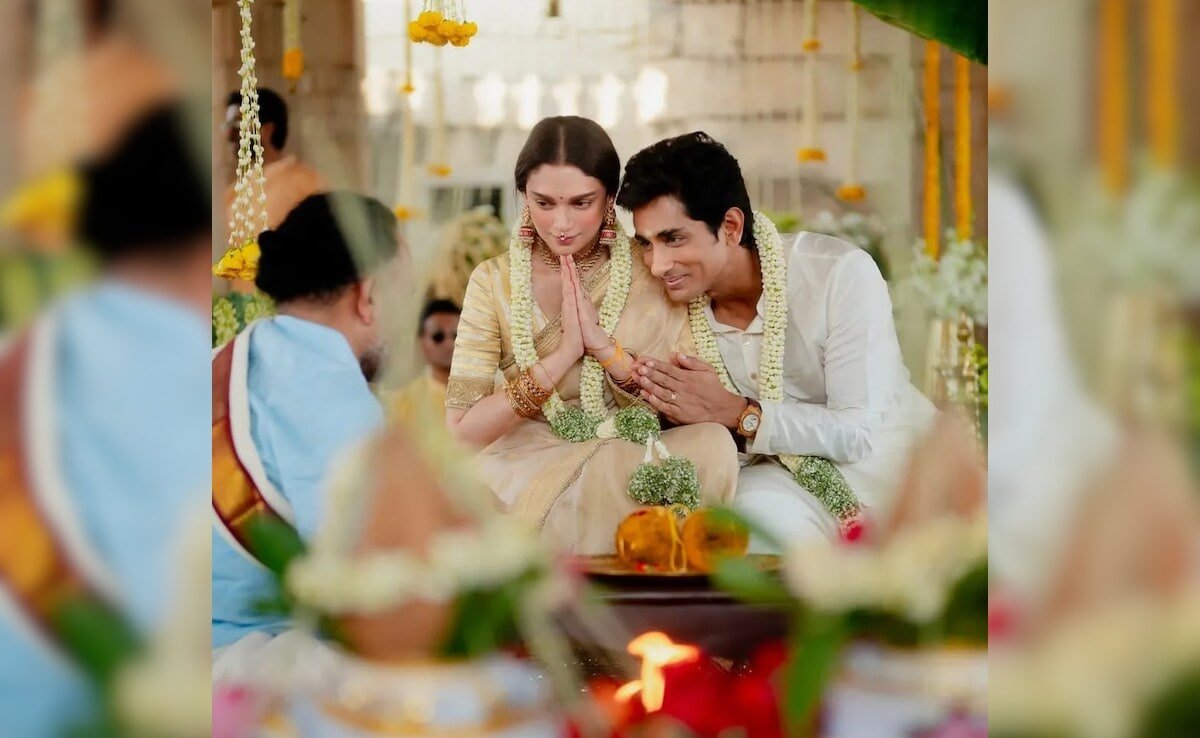 Aditi Rao Hydari And Siddharth Are Now Married. See First Pics Of Newlyweds