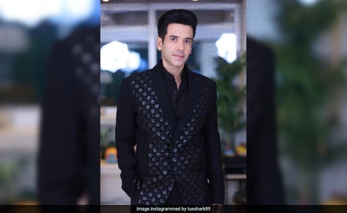 Tusshar Kapoor’s Facebook Accounts Have Been “Compromised”: “Doing My Best To Resolve The Situation”