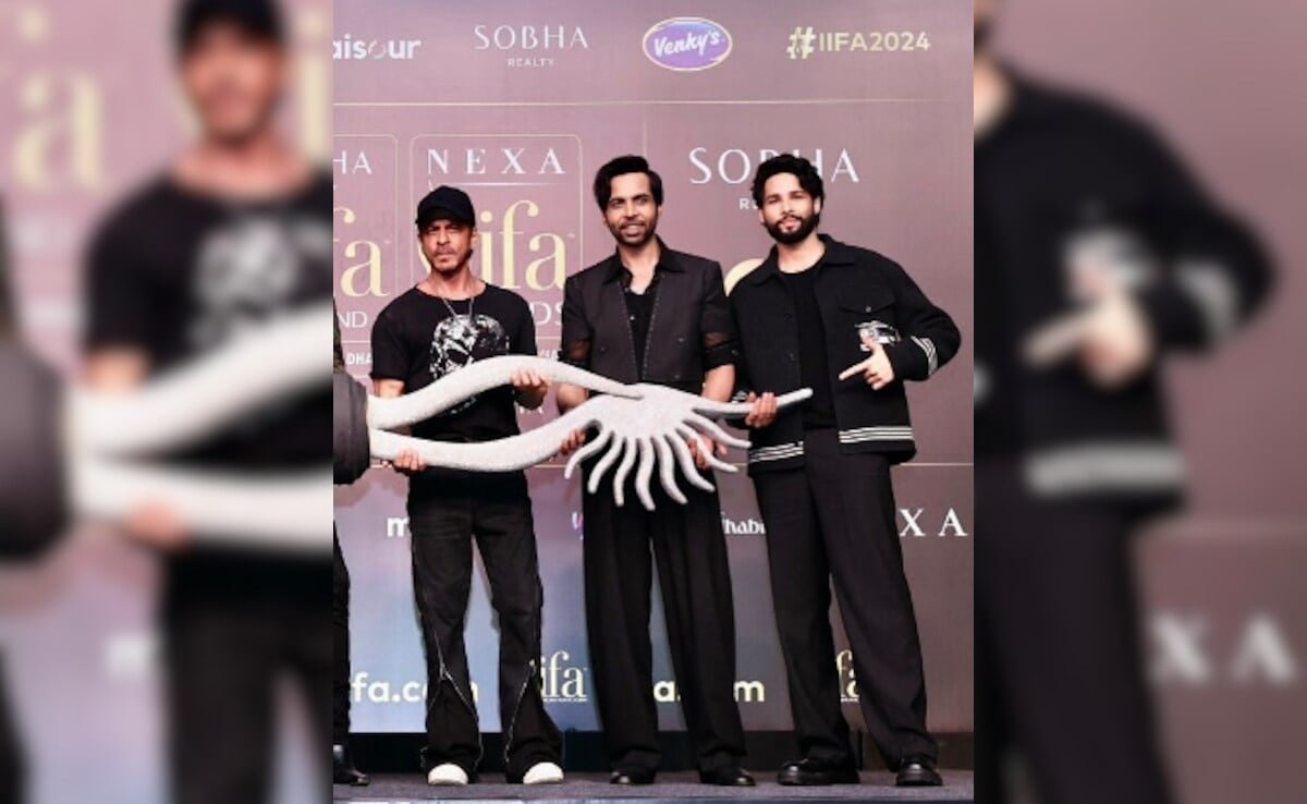 IIFA 2024: This Is What Shah Rukh Khan Whispered To Abhishek Banerjee