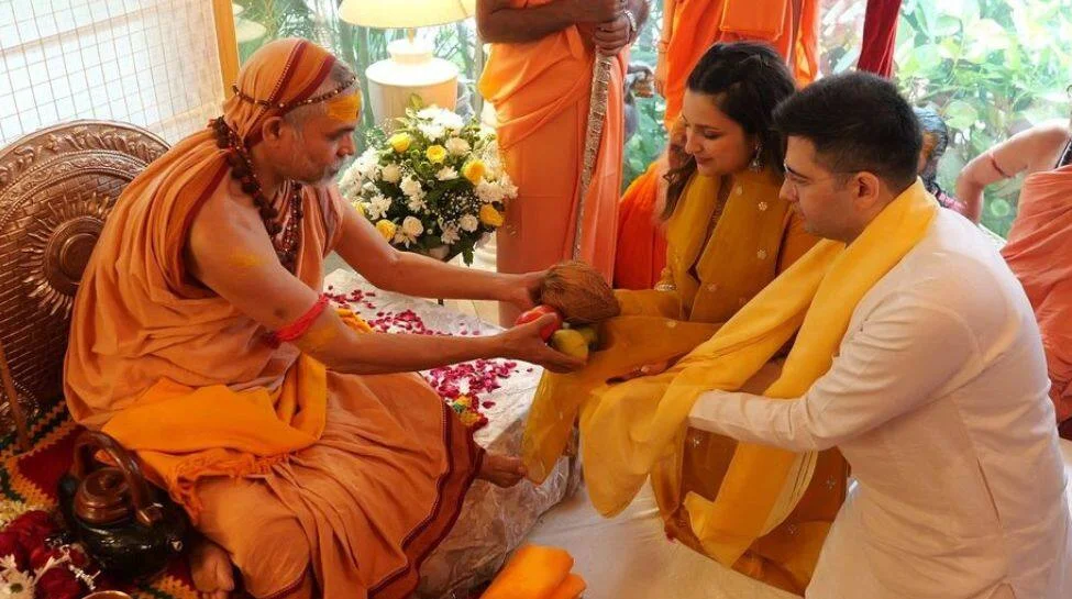 Parineeti Chopra And Raghav Chadha Feel Blessed By Shankaracharya Avimukteshwaraanand Saraswatees Visit To Their Delhi Home