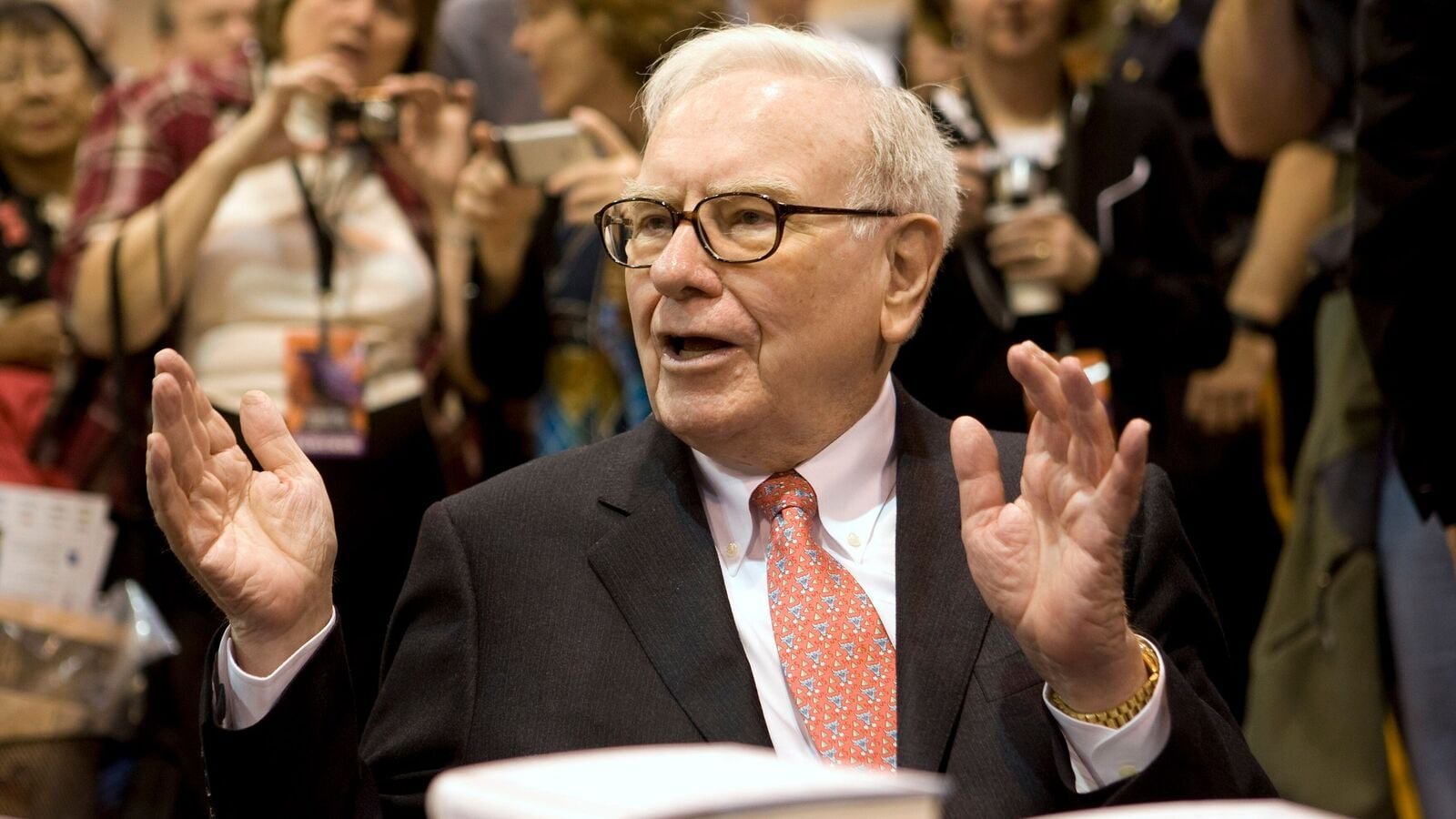 So you’re looking to buy a home. Should you think like SRK or Warren Buffett?