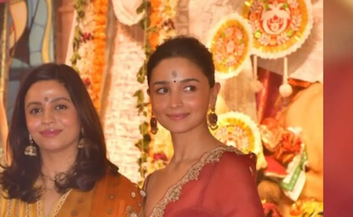 Durga Puja 2024: On Jigra Release Day, Alia Bhatt Seeks Blessings With Sister Shaheen By Her Side. See Pics