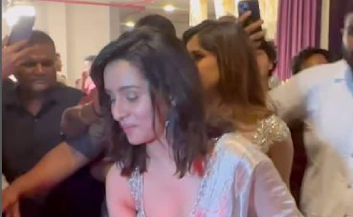 Shraddha Kapoor Makes LOL Attempt To Escape Paparazzi By Taking Shah Rukh Khan And Salman Khan’s Names