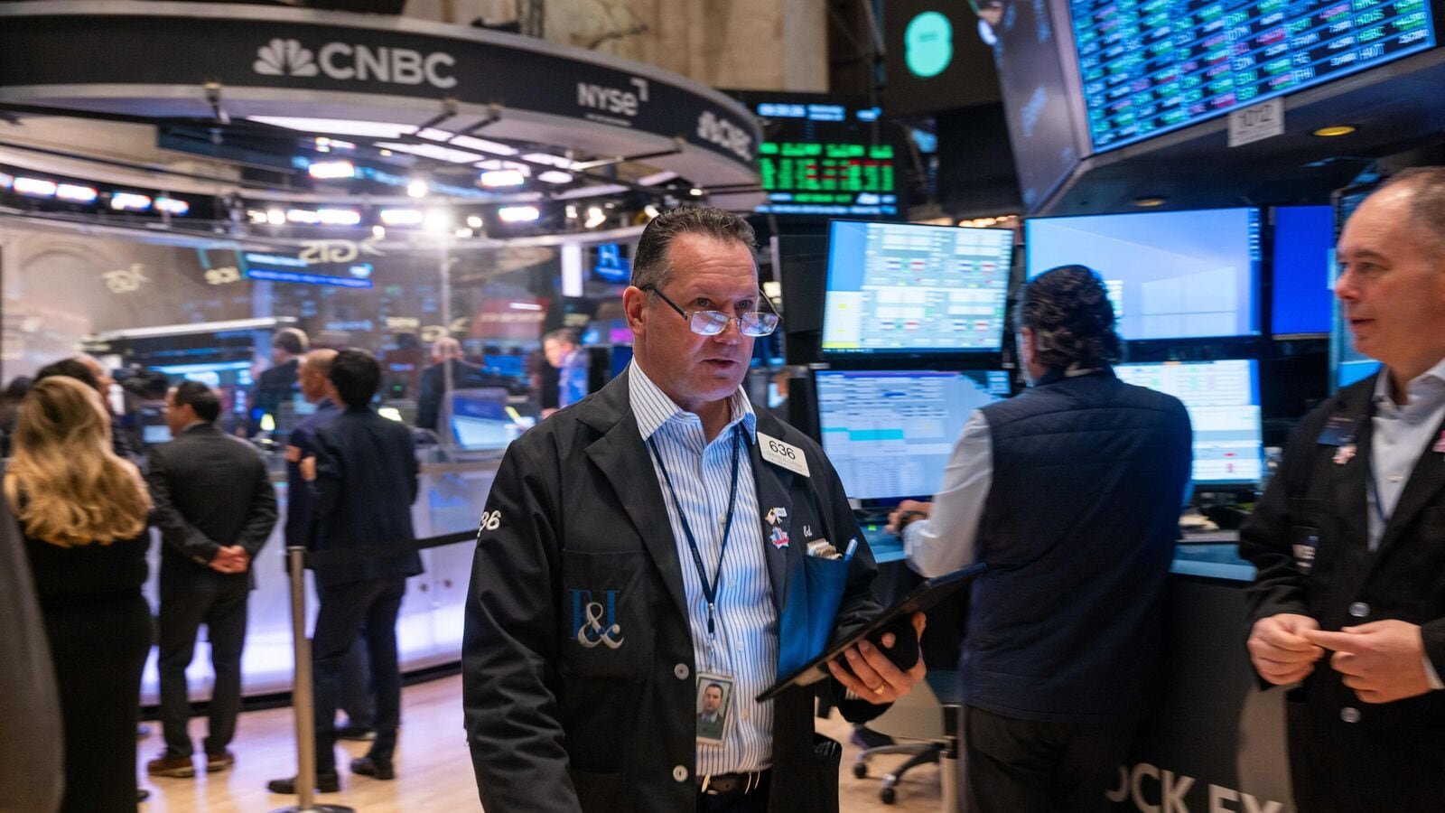 Wall Street today: US stocks edge lower as Treasury yields rise | Stock Market News