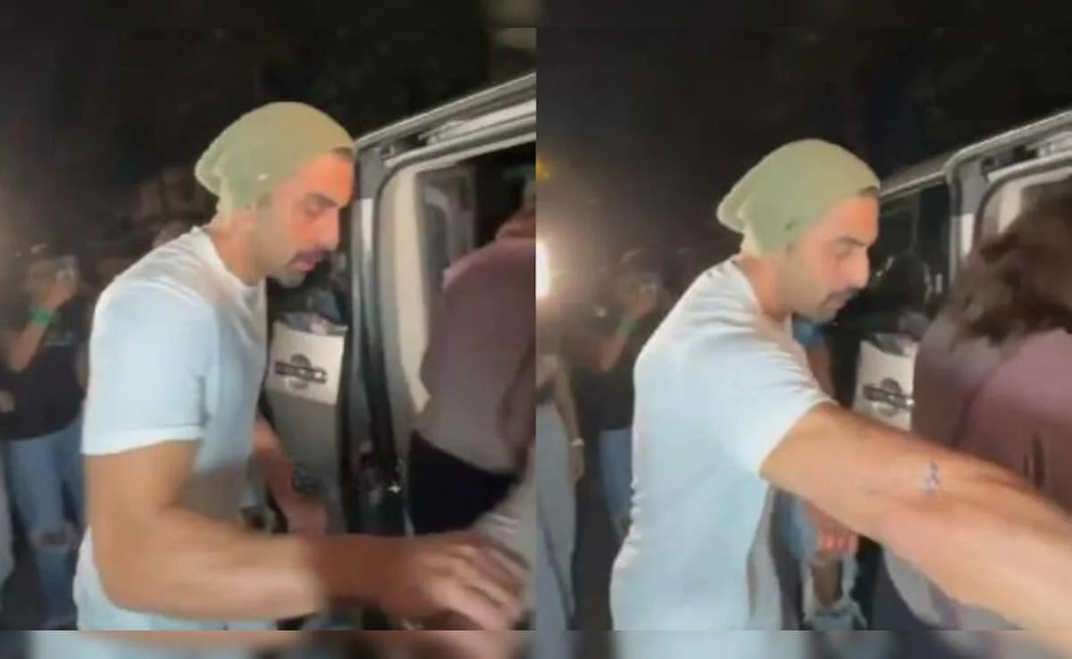 Viral Video: Ranbir Kapoor Loses His Temper At A Paparazzo, Pulls Him By His Arm. Watch