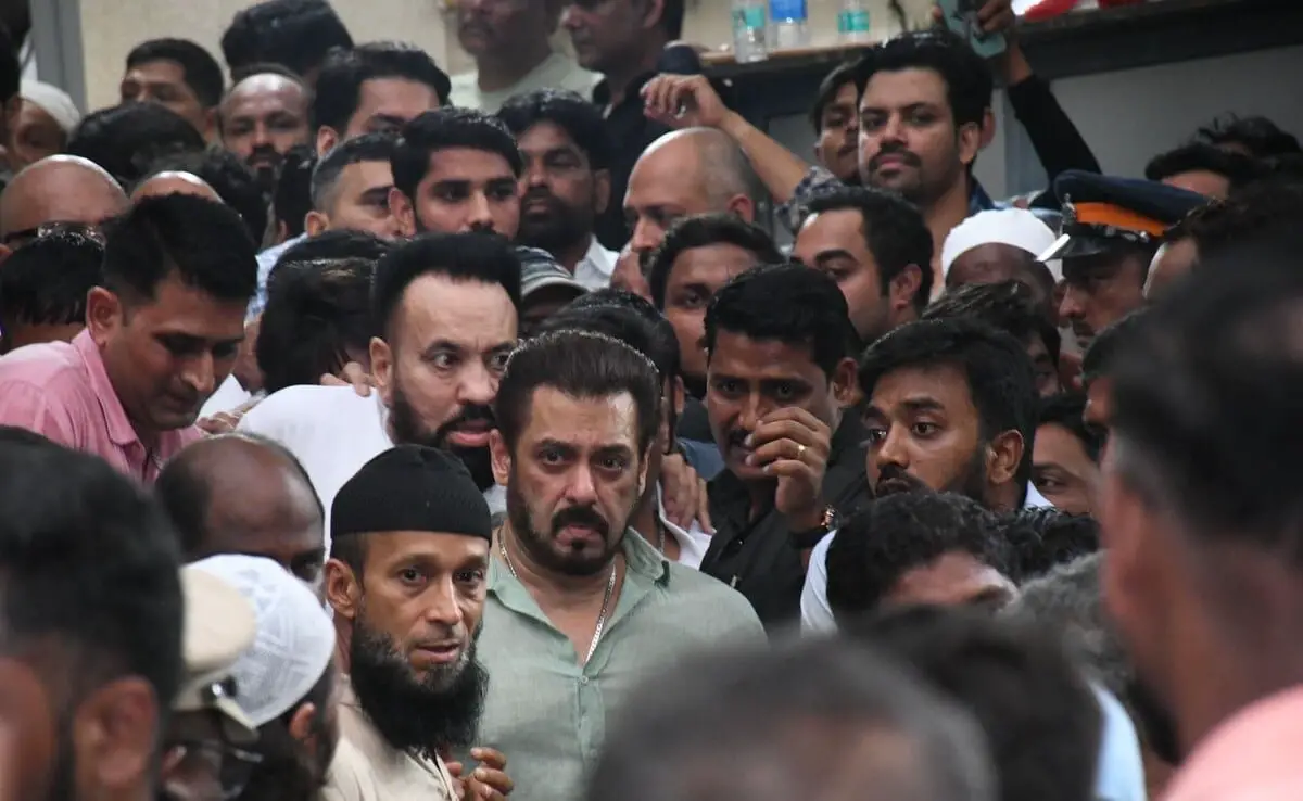 Bereaved Salman Khan Pays His Last Respects To Baba Siddique At His Residence