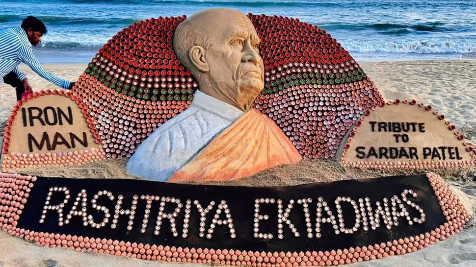 Sudarsan Pattnaik Honours Sardar Patel With Beautiful Sand Sculpture: 1,000 Diyas Illuminate Puri