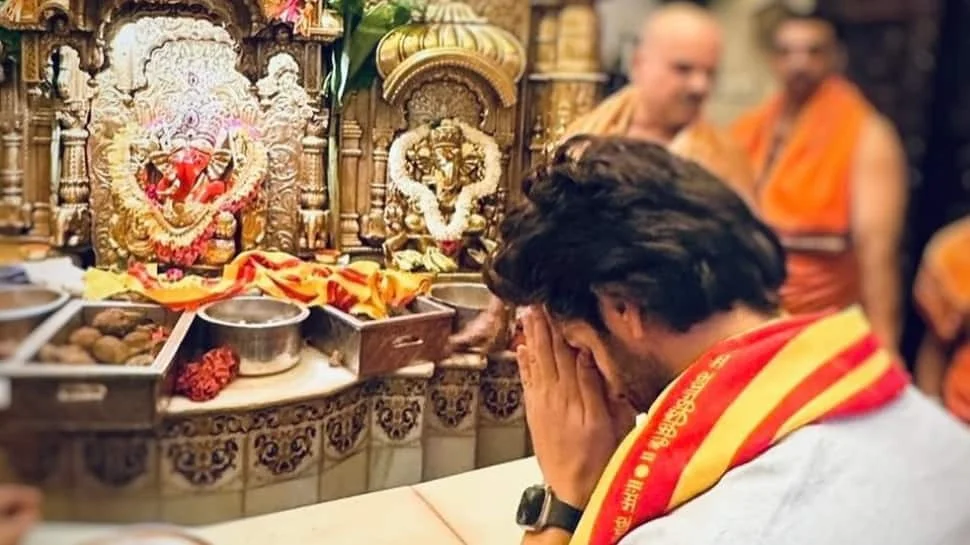 Kartik Aaryan Seeks Blessings At Siddhivinayak Temple; Says Thank You Bappa For My Biggest Friday