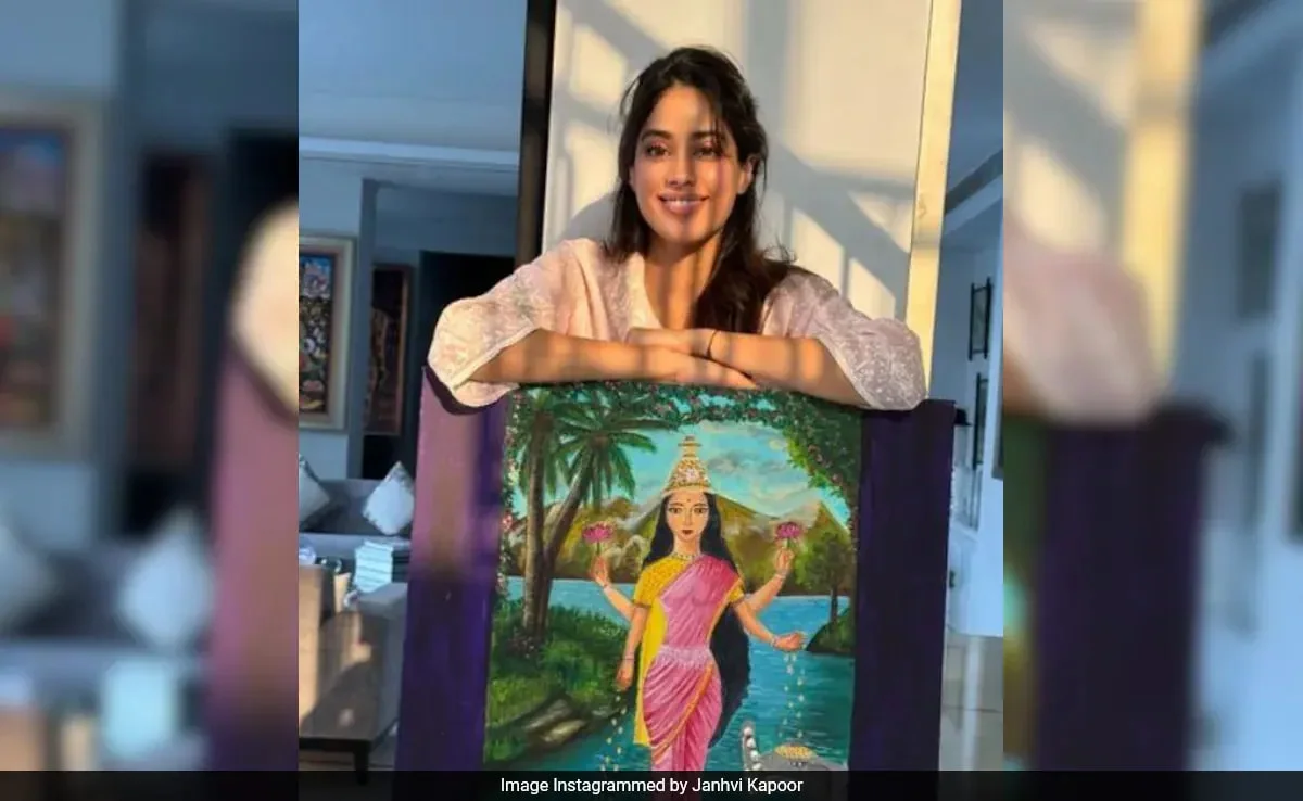 Janhvi Kapoor Poses With Her Paintings Because Boney Kapoor Wants To “Forward Them To His Friend Groups”