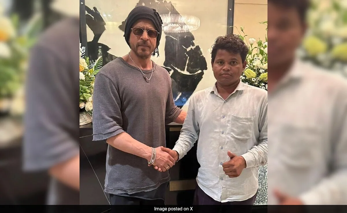 Shah Rukh Khan Meets Fan Who Had Been Waiting Outside Mannat For 95 Days