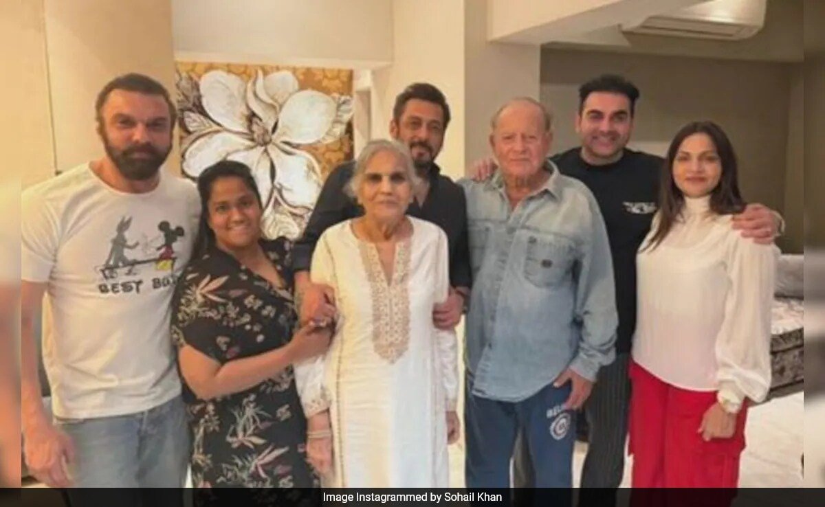 A Khan-Tastic Family Frame Featuring Salman, Arbaaz, Sohail With Their Parents Salim And Salma Khan